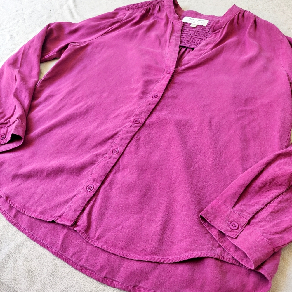 Beautiful Anthropologie Cloth & Stone Pleated Top! Dress it up/dress it down.
